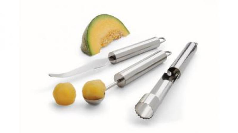 3 PIECE VITAMIN SET FRUIT SET â€“ With orange knife, apple corer and melon ball tools.  In a white g