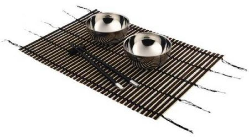 SERVING SET â€“ 2 metal bowls, 2 chopstick sets with holder and 2 straw mats in a gift box