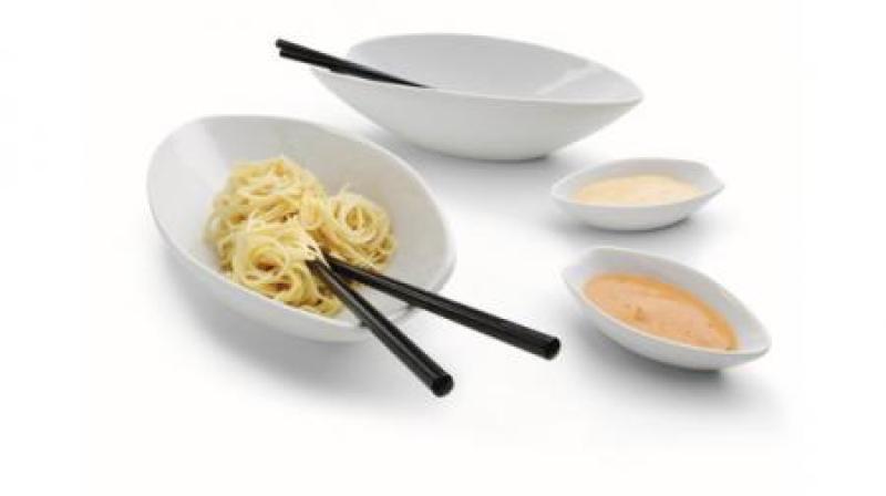 JAPANESE SET â€“ 2 large bowls, 2 small bowls and chop sticks.  In a gift box