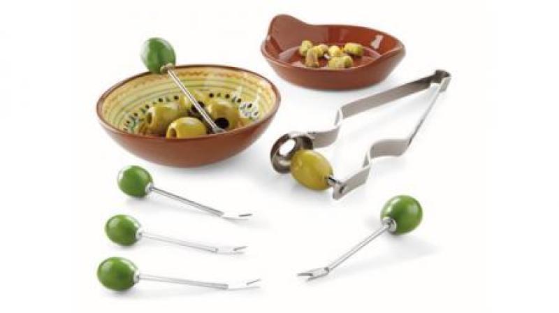 7 PIECE TAPAS SET â€“ With bowl, plate, olive pit remover and 4 olive pickers.  In a white gift box.