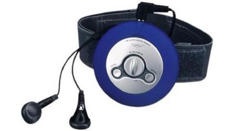 MARKSMAN SILICON JOGGING SCAN RADIO â€“ FM scan radio. With belt clip and with nylon arm strap