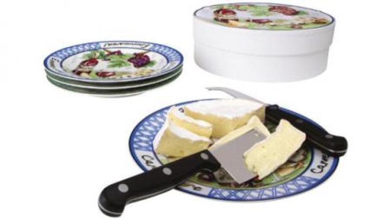 DESERT CERAMIC PLATES â€“ 4  plates and 2 cheese knives, In a gift box